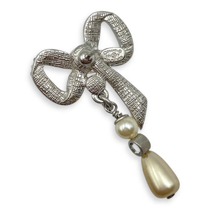 21 CC Ribbon with Dangling Pearls Earrings Costume Jewellery in Silver Hardware