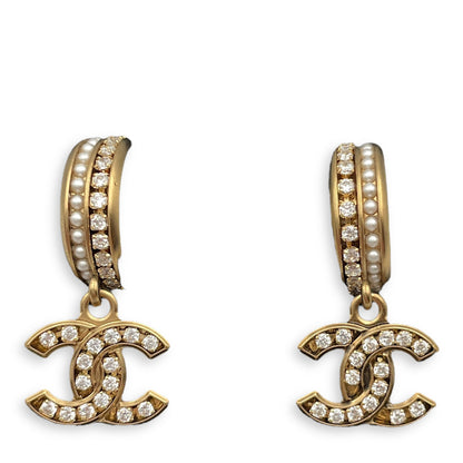 21C Pearls & Crystals Hoop CC Dangling Earrings Costume Jewellery in Gold Hardware