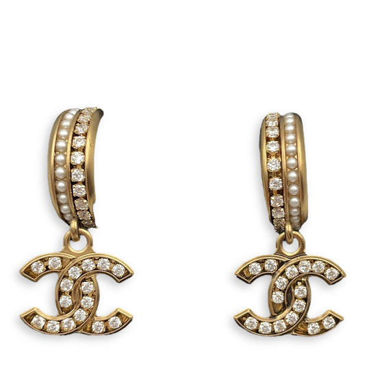 21C Pearls & Crystals Hoop CC Dangling Earrings Costume Jewellery in Gold Hardware