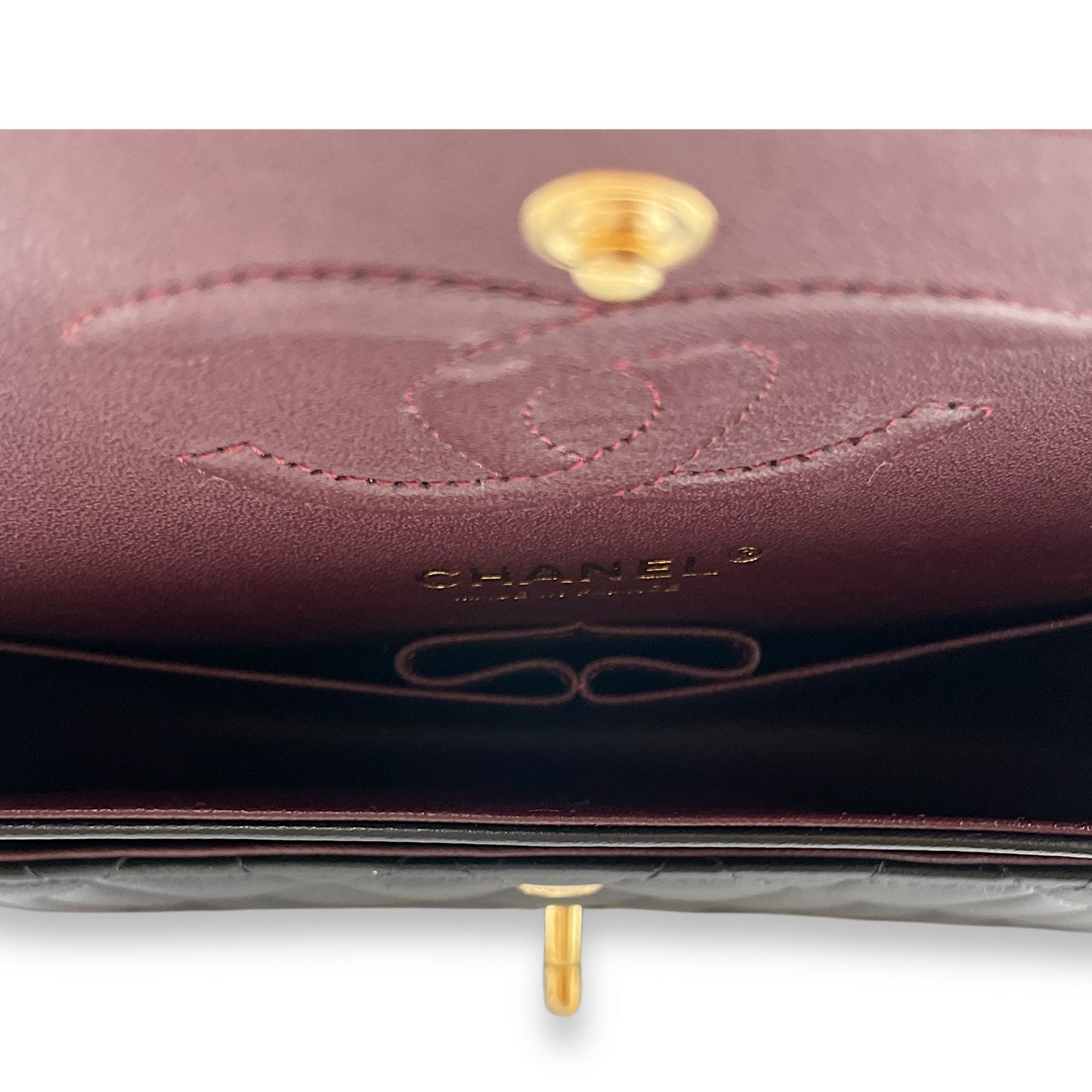 Classic (DF) Medium Black Shoulder Bag in Lambskin, Gold hardware