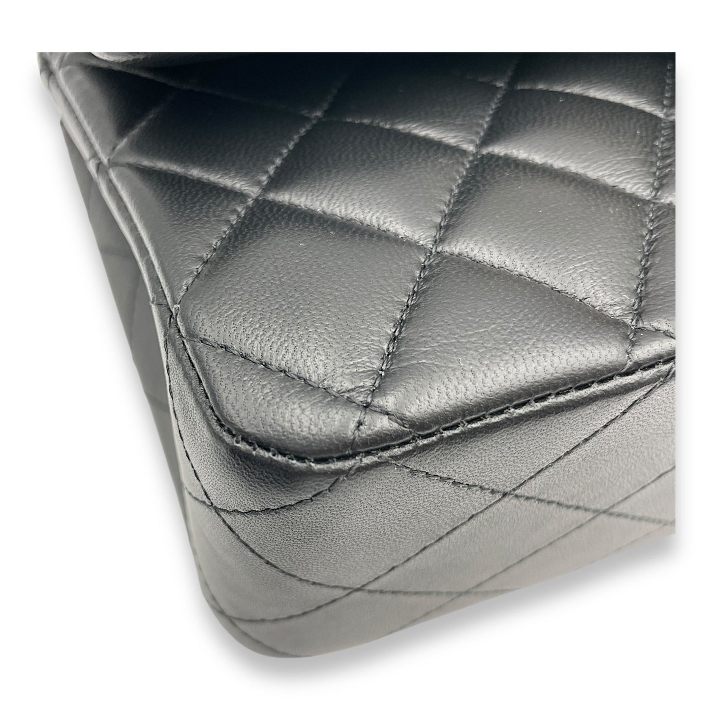 Classic (DF) Medium Black Shoulder Bag in Lambskin, Gold hardware