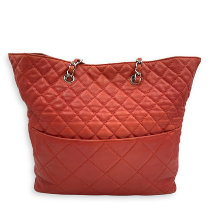 Seasonal Quilted Tote 29x27x9.5cm Red Shoulder Bag in Calfskin, Silver hardware