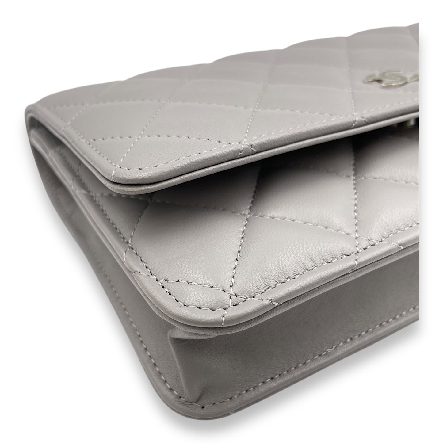 Classic Grey Wallet On Chain in Lambskin, Silver hardware