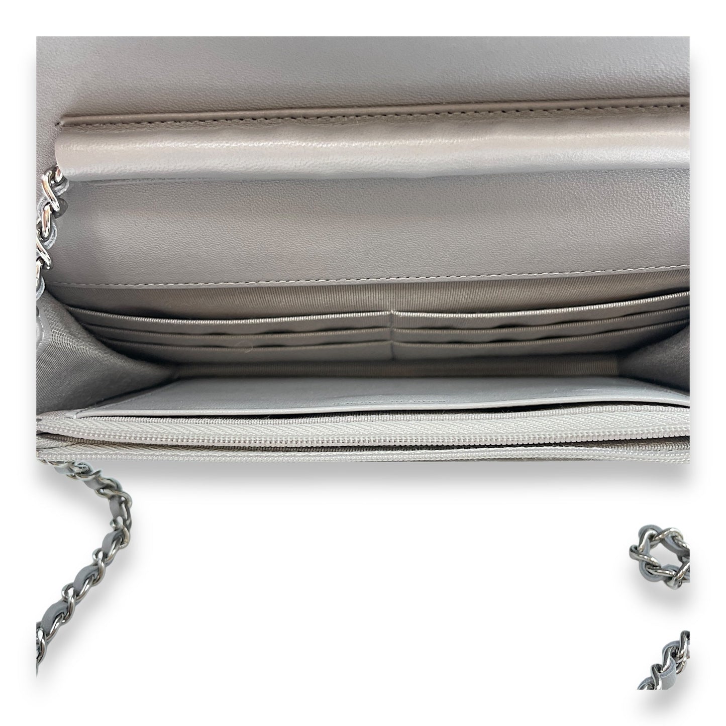 Classic Grey Wallet On Chain in Lambskin, Silver hardware