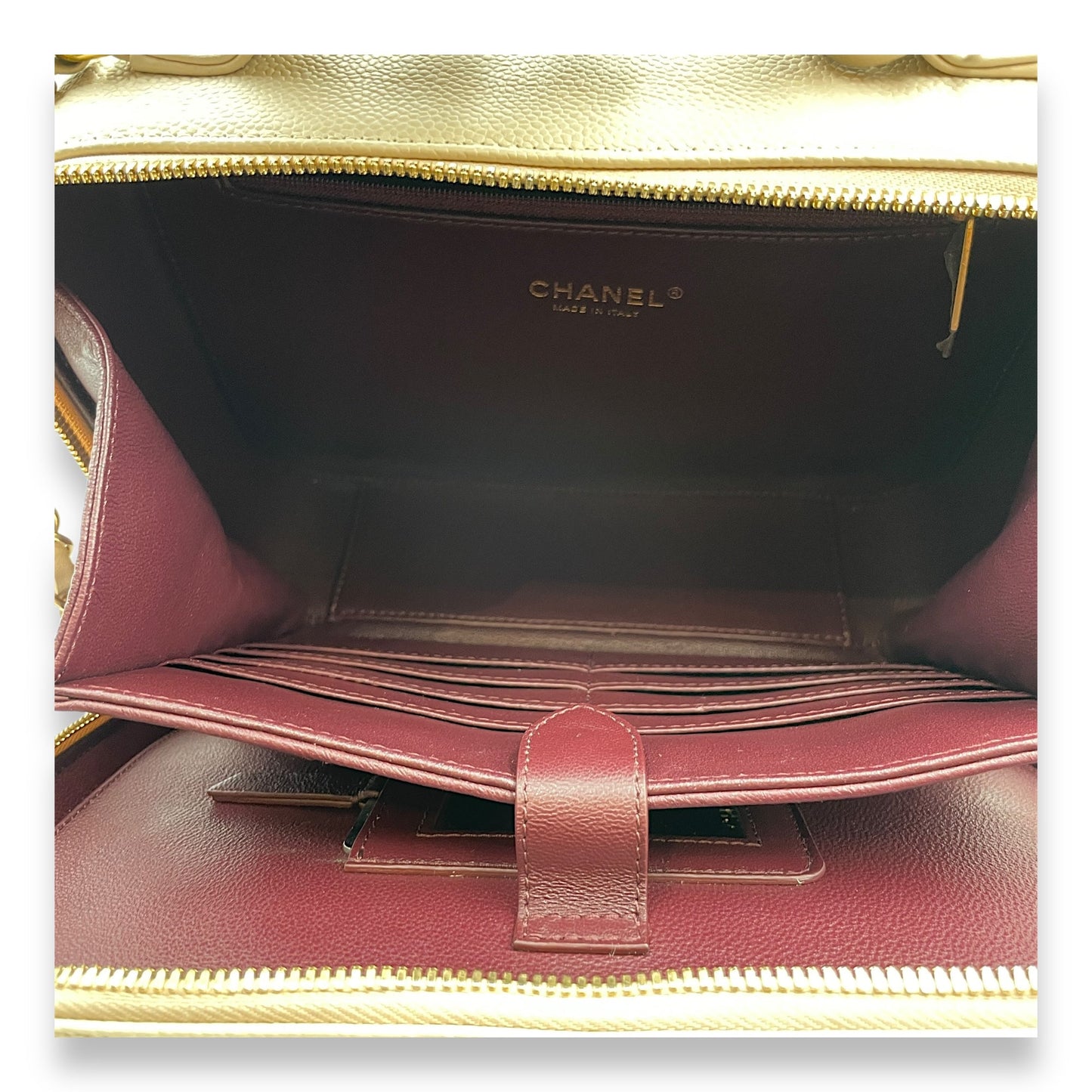 Filigree Vanity 24x18x9.5cm Beige Shoulder Bag in Caviar, Gold hardware