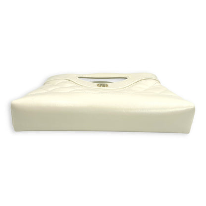 31 Leather Clutch 20 White Crossbody Bag in Calfskin, Gold hardware