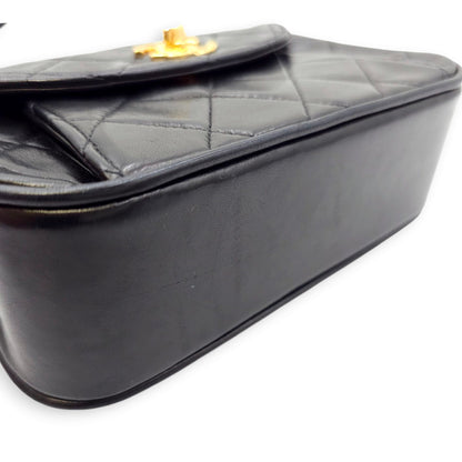 Vintage Flap with Bijoux Chain 17x11x5.5cm Black Crossbody Bag in Lambskin, Gold hardware