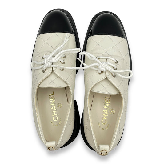 2023 Quilted Bi-color Lace up Shoes 40 Black/White Loafers in Patent, Calf, Silver hardware