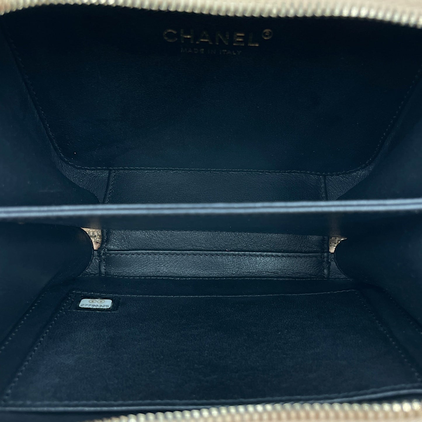CC Filigree Beige/Black Crossbody Bag in Caviar Leather, Gold hardware