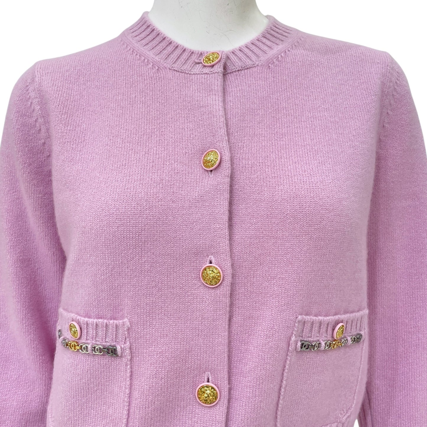 22B CC Chain Leo Button Long-sleeved 34 Light Pink igan in Cashmere, silk, 3-Tone hardware