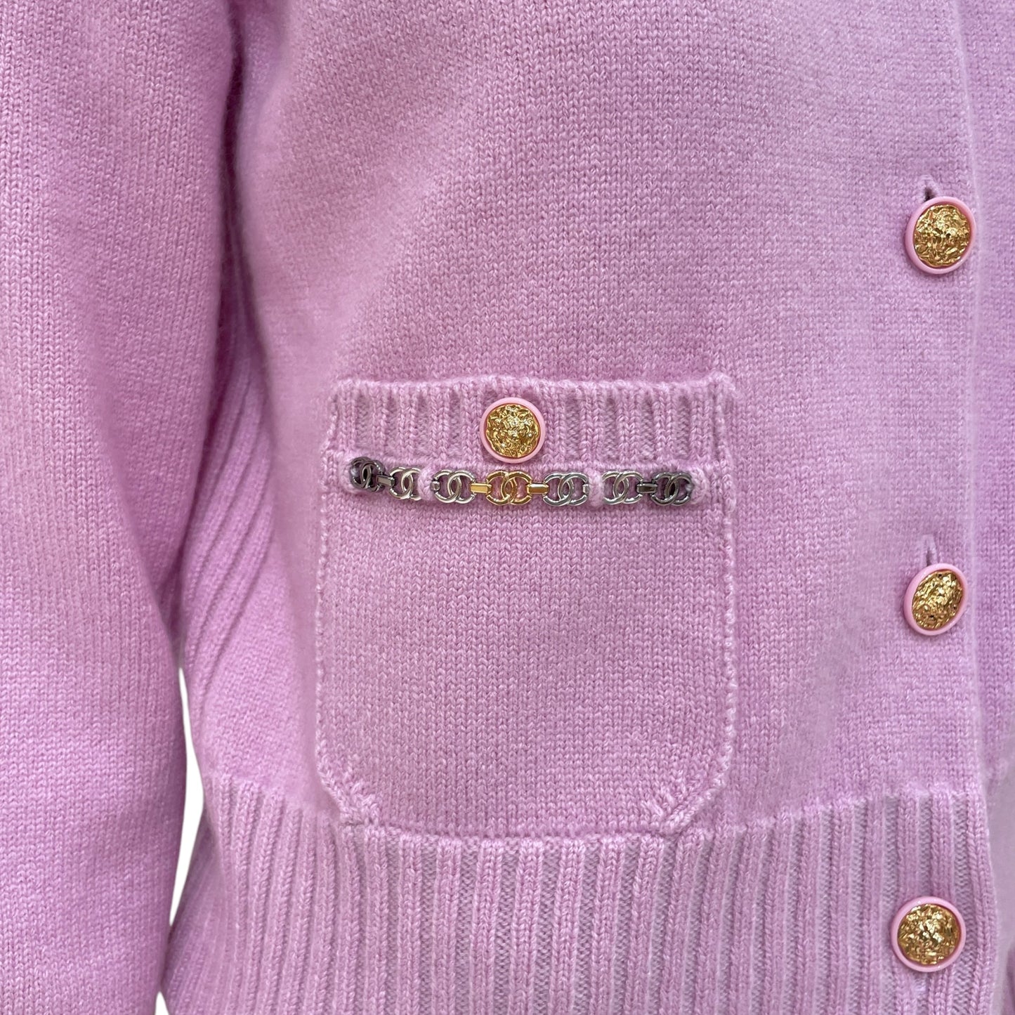 22B CC Chain Leo Button Long-sleeved 34 Light Pink igan in Cashmere, silk, 3-Tone hardware