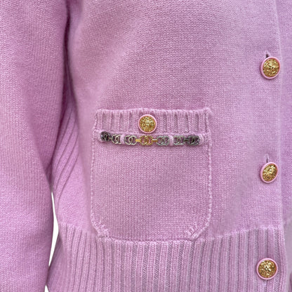 22B CC Chain Leo Button Long-sleeved 34 Light Pink igan in Cashmere, silk, 3-Tone hardware