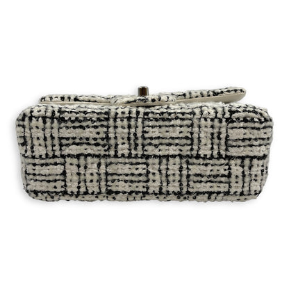 Seasonal White Flap Bag in Tweed/Sequins, Silver hardware