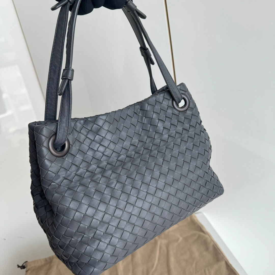 Bottega Veneta Garda Shoulder Bag Intrecciato Nappa Leather Grey Small 25cm