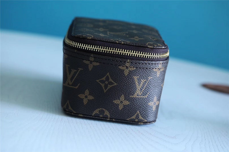 Franco Shops - Louis Vuittons  - 9204