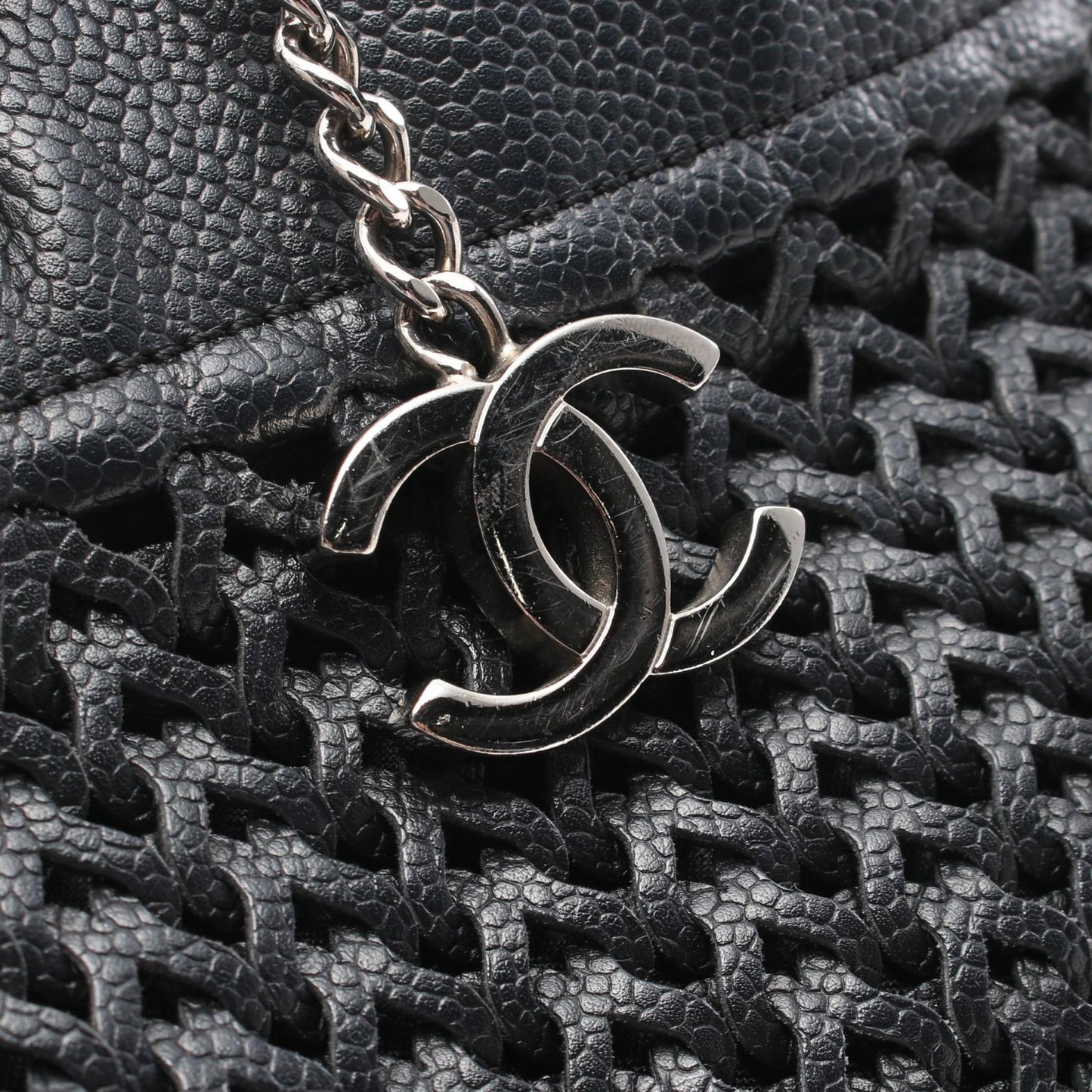 Chanel Caviar Chain Tote Bag  Leather Shoulder Bag in Good condition