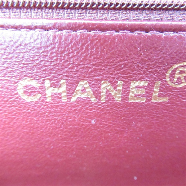 Chanel Quilted Leather Single Flap Bag Leather Crossbody Bag in Good condition