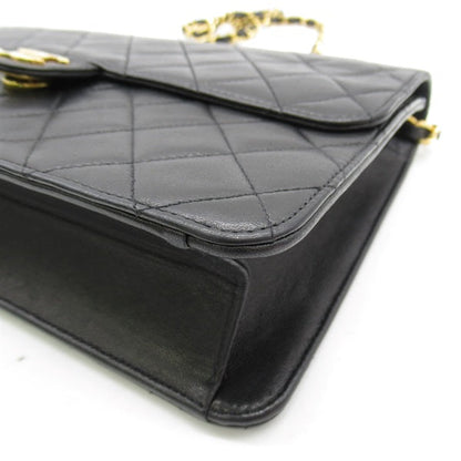 Chanel Quilted Leather Single Flap Bag Leather Crossbody Bag in Good condition