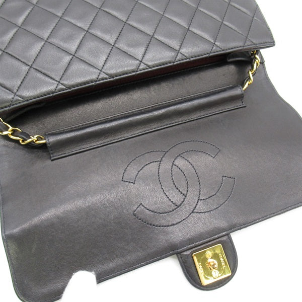 Chanel Quilted Leather Single Flap Bag Leather Crossbody Bag in Good condition
