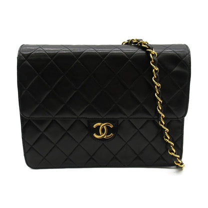 Chanel Quilted Leather Single Flap Bag Leather Crossbody Bag in Good condition