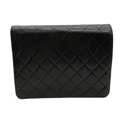 Chanel Quilted Leather Single Flap Bag Leather Crossbody Bag in Good condition