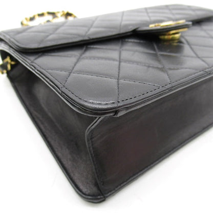 Chanel Quilted Leather Single Flap Bag Leather Crossbody Bag in Good condition