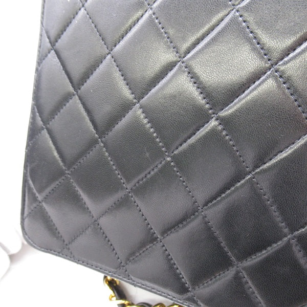Chanel Quilted Leather Single Flap Bag Leather Crossbody Bag in Good condition
