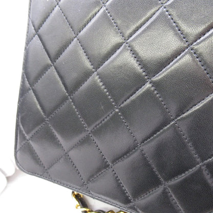 Chanel Quilted Leather Single Flap Bag Leather Crossbody Bag in Good condition