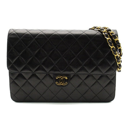 Chanel Quilted Leather Single Flap Bag Leather Crossbody Bag in Good condition