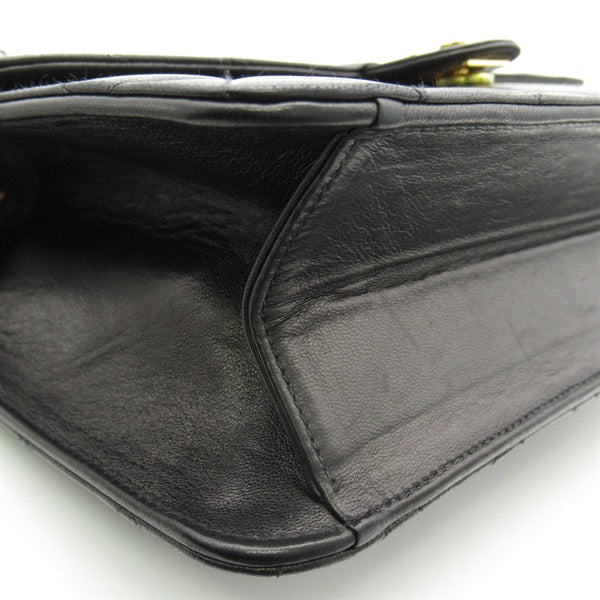 Chanel Quilted Leather Single Flap Bag Leather Crossbody Bag in Good condition