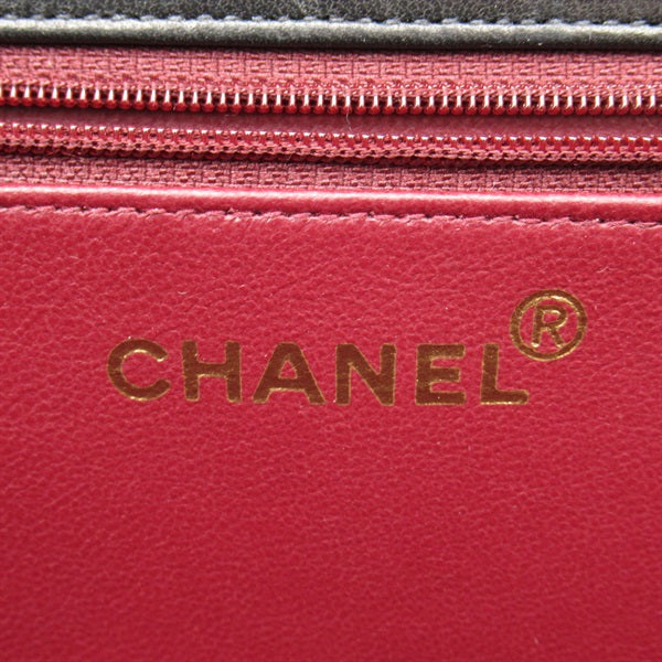 Chanel Quilted Leather Single Flap Bag Leather Crossbody Bag in Good condition