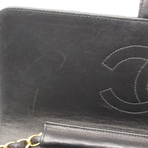Chanel Quilted Leather Single Flap Bag Leather Crossbody Bag in Good condition