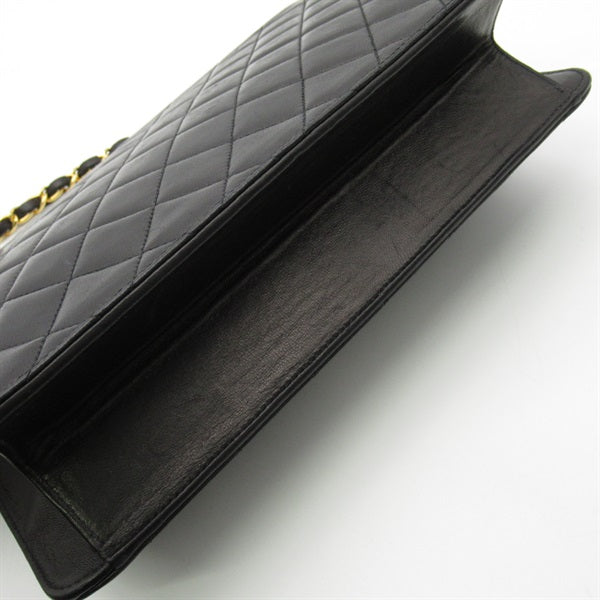 Chanel Quilted Leather Single Flap Bag Leather Crossbody Bag in Good condition