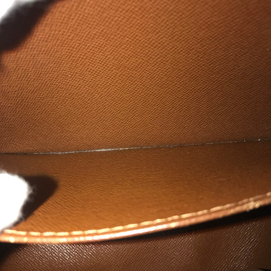 LOUIS VUITTON Shoulder Bag