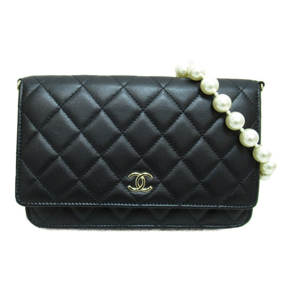 Chanel CC Quilted Leather Pearl Chain Flap Bag Leather Shoulder Bag in Good condition