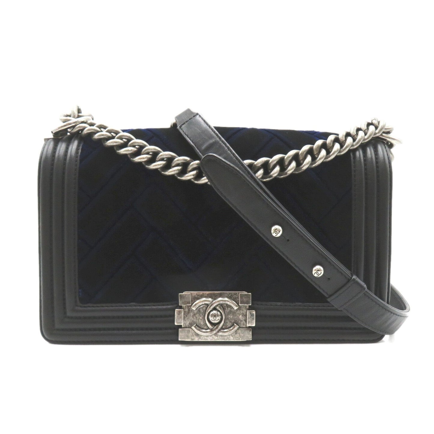 Chanel Boy Chain Shoulder Bag Leather Shoulder Bag 23195690 in Good condition