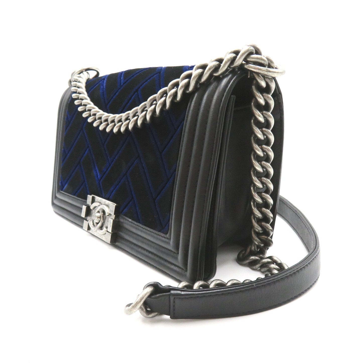 Chanel Boy Chain Shoulder Bag Leather Shoulder Bag 23195690 in Good condition