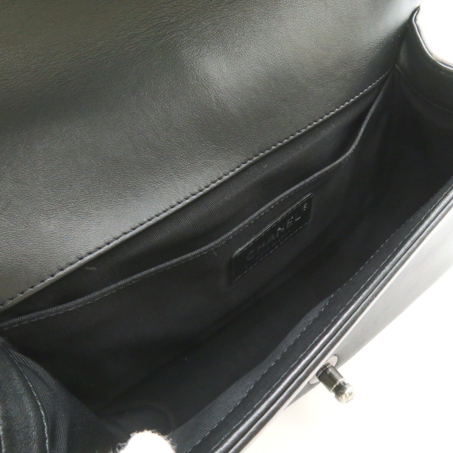 Chanel Boy Chain Shoulder Bag Leather Shoulder Bag 23195690 in Good condition