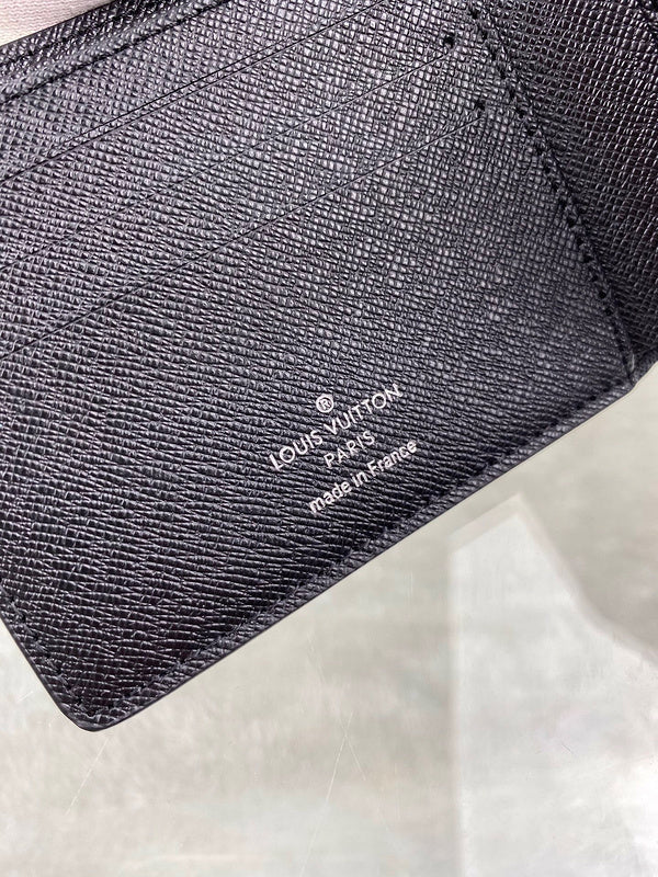 Franco Shops - Louis Vuittons  - 10949