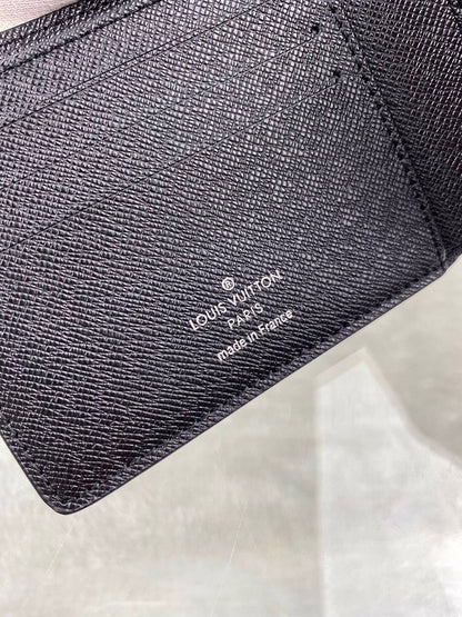 Franco Shops - Louis Vuittons  - 10949