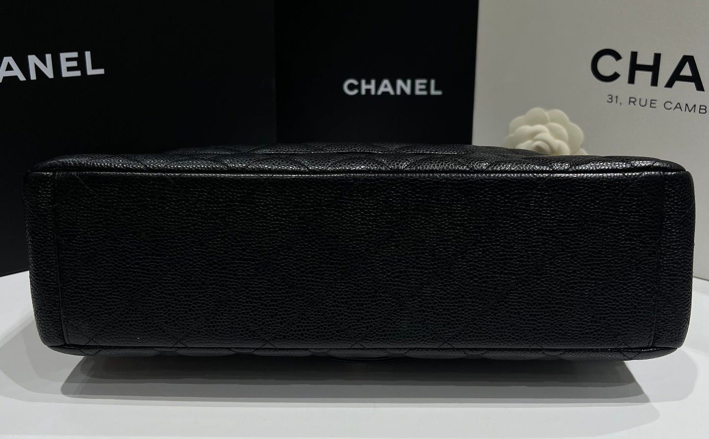 Chanel - sac classique maxi jumbo cuir caviar noir