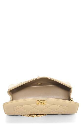 Chanel,  Beige Quilted lambskin Classic Flap Small, Beige