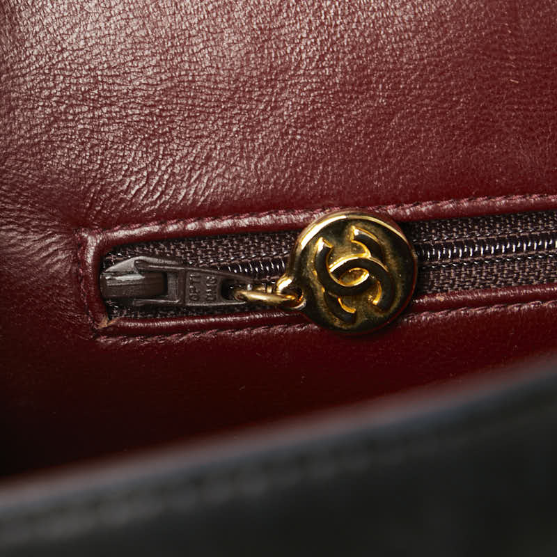 Chanel Medium Classic Double Flap Bag  Leather Shoulder Bag in Good condition