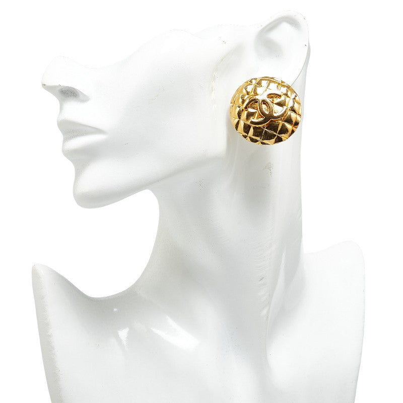 Chanel CC Quilted Clip On Earrings Metal Earrings in Good condition