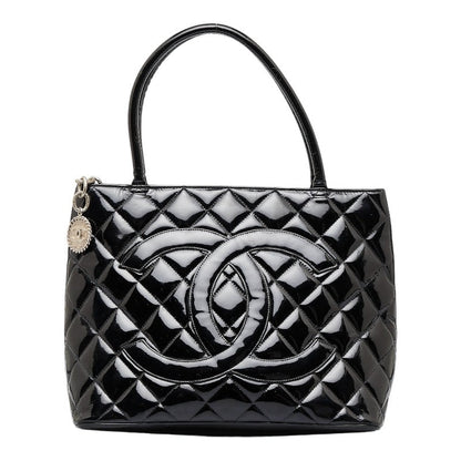 Chanel CC Patent Leather Medallion Tote Leather Tote Bag in Good condition