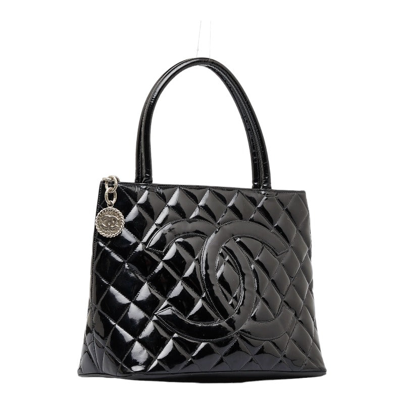 Chanel CC Patent Leather Medallion Tote Leather Tote Bag in Good condition