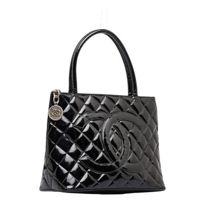 Chanel CC Patent Leather Medallion Tote Leather Tote Bag in Good condition