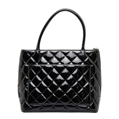 Chanel CC Patent Leather Medallion Tote Leather Tote Bag in Good condition