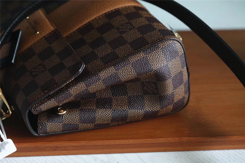 The Franco Shops - Louis Vuittons  - 7983