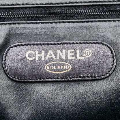 Chanel Quilted Leather Chain Tote Bag Leather Tote Bag in Good condition
